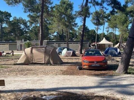 Standplaats gestabiliseerde : auto + elektriciteit (Zware voertuigen voorbehouden)