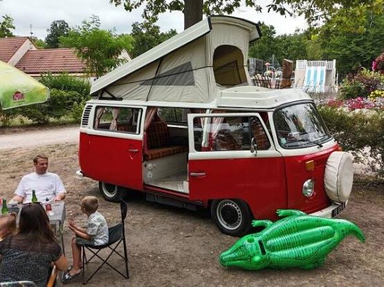 Happiness - l'emplacement pour un séjour insolite en combi Volkswagen