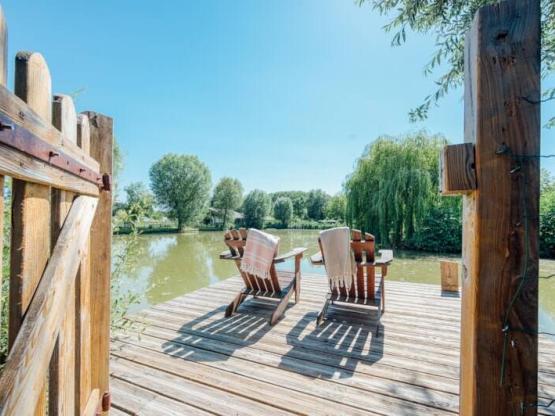Privilege Standplaats Vijver met privé ponton + 16A elektriciteit + water