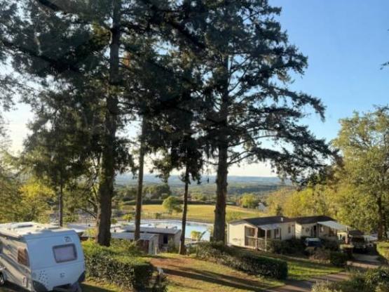 Stellplatz Prestige 100m² - 10A + Fließwasser- und Abwasseranschluss