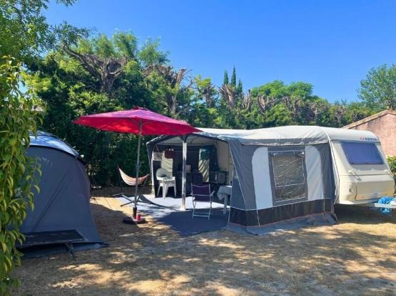 Confort XL Emplacement Tente/Van/Caravane/Camping-Car