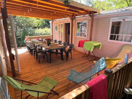 Mobile-home Tribu Confort 60m² - 5 chambres - 2 SDB + terrasse couverte XXL + TV -