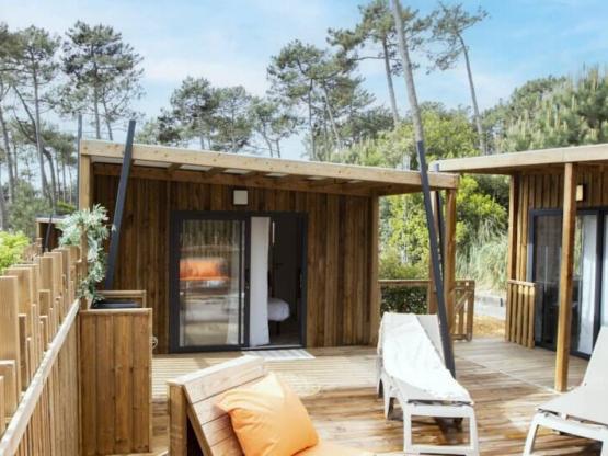 NEW//Homeflower Premium 18m² - 1 slaapkamer +halfoverdekt terras +vaatwasser + tv + Lakens + A/C -