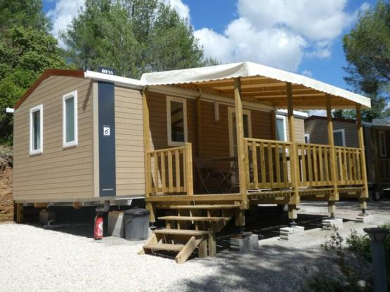 2-bedroom air-conditioned mobile home for up to 6 people