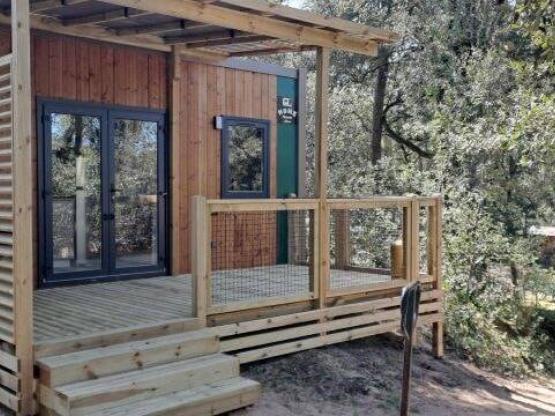 NIEUW // Homeflower PREMIUM 20m² – 1 slaapkamer + half overdekt terras + tv + beddengoed + handdoeke