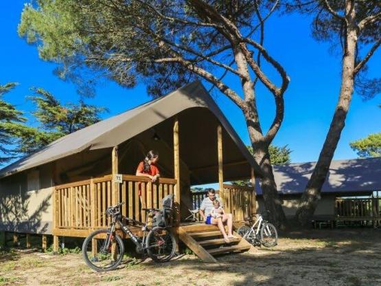 NIEUW // Tente Lodge Confort zonder sanitair – 2 slaapkamers