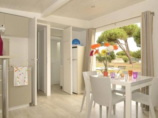 Mobil-Home Confort 35 m² (3 chambres + terrasse semi-couverte + TV + LV + Clim