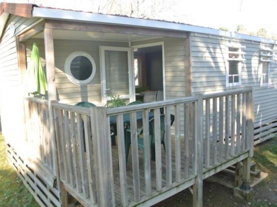 Stacaravan Standard 23 m² (2 slaapkamers) met Half-schaduwrijk terras 7 m²