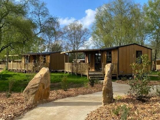 Lodge COZY "844" : 2 chambres + Terrasse couverte + Lave-vaisselle + TV (32m²/2026)
