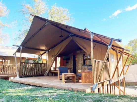 Glamping Lodge PREMIUM RIVER 27m² - 2 chambres - TV - clim - terrasse couverte - vue rivière -