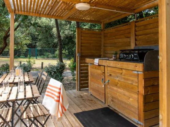 SIGNATURE Staanplaats met terras + privé sanitaire / D