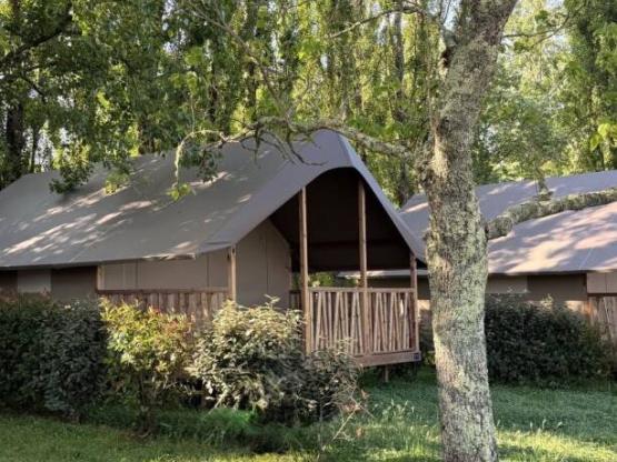 LODGE-TENT met badkamer, sanitair, keuken en uitzicht op de natuur