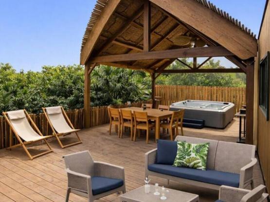 TAOS Luxe 40m2 terrasse 35m2+ jacuzzi privatif  - 6 pers 3 chambres 2 SDB - clim - Lave Vaisselle