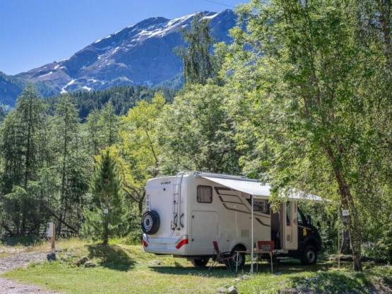 Pakket voor 2 personen + standplaats voor caravan of camper