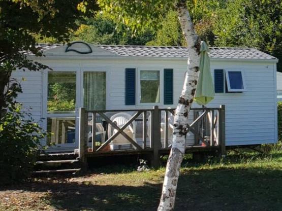 Mobil-home Confort 27m² / 2 chambres (2/4pers) + TV + Terrasse couverte (Bord de rivière)