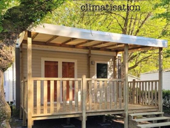 2-PERSOONS STACARAVAN CAPUCINE MET AIRCONDITIONING EN TERRAS