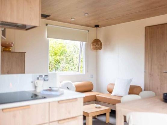 Luxe stacaravan met jacuzzi – 4 slaapkamers en 3 badkamers