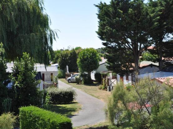 Stacaravan 32-35m² - 3 slaapkamers - overdekt terras