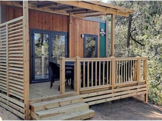 Homeflower Premium 18 m² - 1 slaapkamer + halfoverdekt terras + tv + vaatwasser + airconditioning + beddengoed inbegrepen