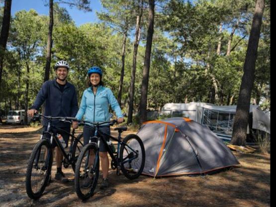 Kampeerplaats voor fietsers (arrangement voor 2 personen + 1 tent + 1 fiets) zonder stroom