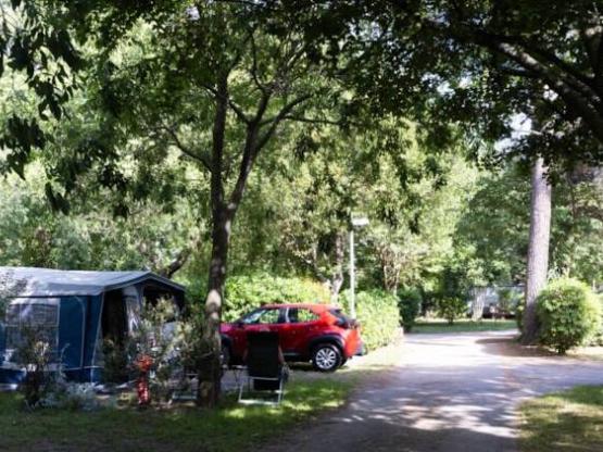 STANDARD-staanplaats: van minder dan 90 m² MET STROOM