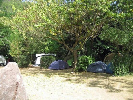 Comfortarrangement aan de rivier - Alleen tent (2 stuks) - elektriciteit + water