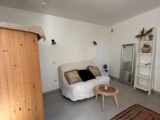 Te huur: studio op tuinniveau in Le Mas