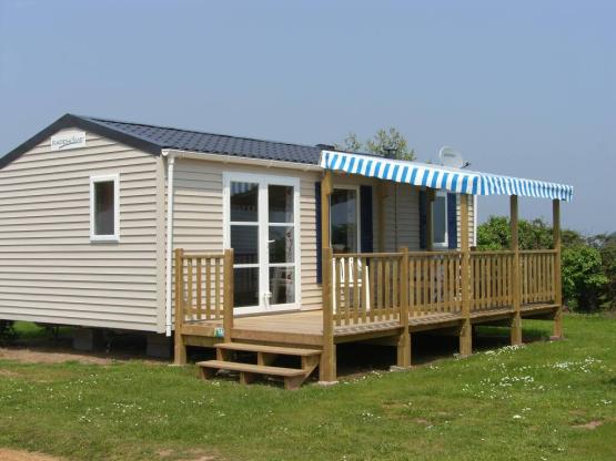 Stacaravan 31m² met odersuite of half-schaduwrijk terras 15m²