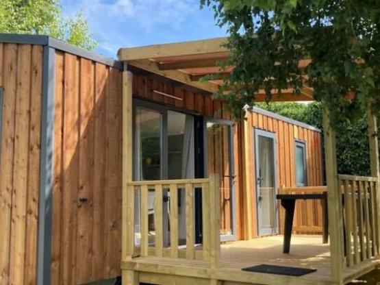 HUT MET AIRCONDITIONING voor 4 personen  93 2 slaapkamers