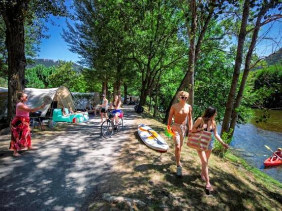 Stanplaats aan rivier : 1 voertuig + elektriciteit