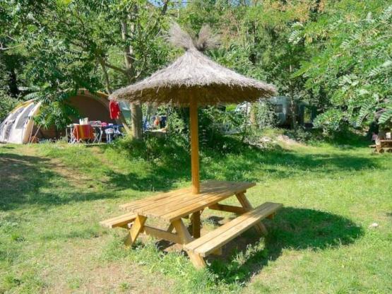 Basisprijs Comfortplaats, 1 tent of caravan + auto of camper mit elektriciteit