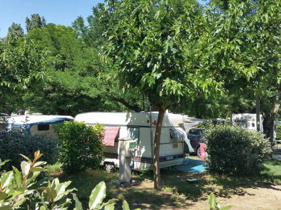 Standplaats 2 personen + 1 auto of camper + elektriciteit 10A + Wifi