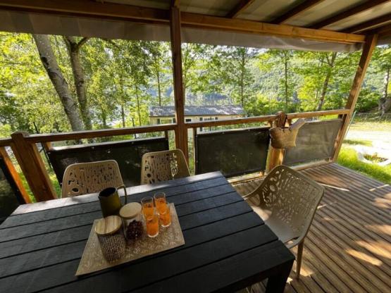 Stacaravan Confort 29m² (3 slaapkamers) + overdekt terras 14m²