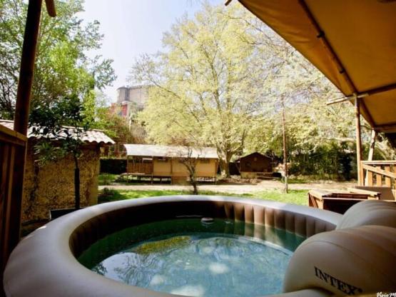 Forfait ACSI (hors Juillet /août) : Camping-car + 2 personnes + électricité 10A