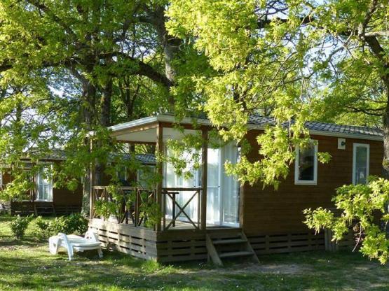 Stacaravan 31m² 2 slaapkamers + overdekt terras