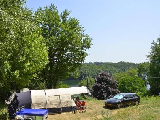 Privilege Formule (1 tent, caravan of camper / 1 auto / elektriciteit 6A) + Wateraansluiting en afvoer