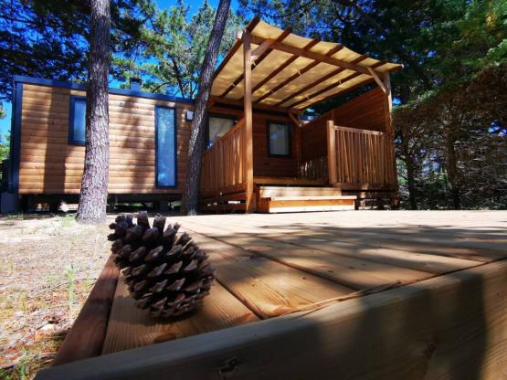 Stacaravan IBIZA 27m² - 2 slaapkamers (2016-2017) houten terras