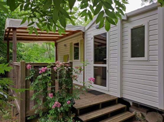 Stacaravan 4 Confort 23 m² Half-schaduwrijk terras 12 m²