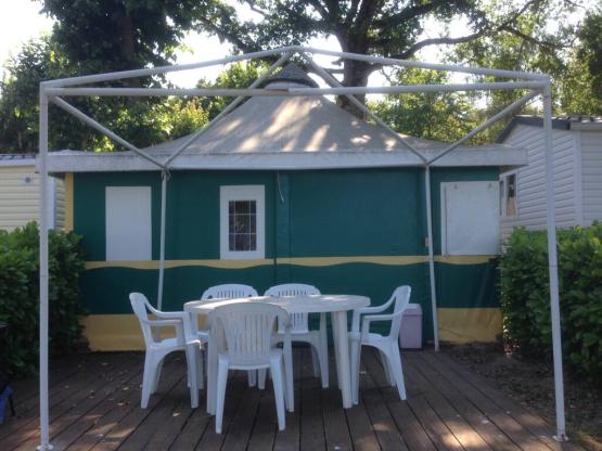 Bungalowtent met (eigen) sanitair 25 m²