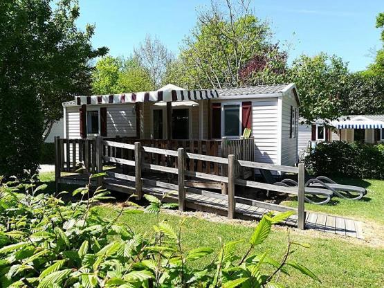 Stacaravan HELIOS 2 slaapkamers 33m² + terras + televisie