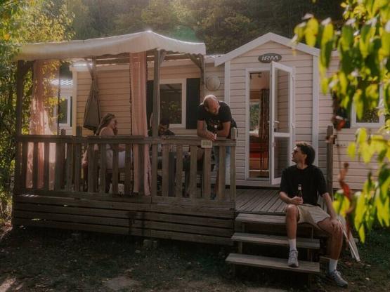 Stacaravan Mercure Standard 28m² - 2 kamers + overdekt terras