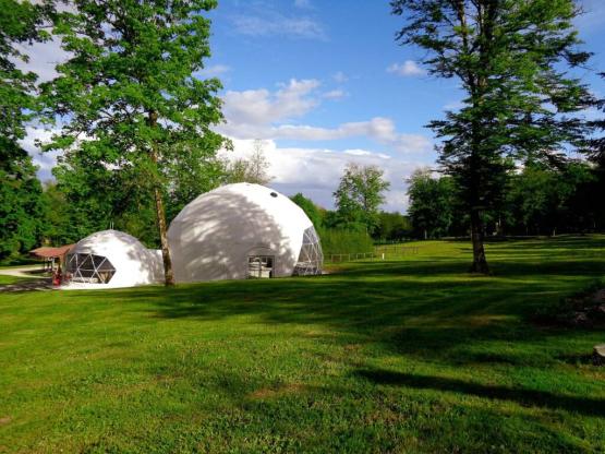 Standplaats Nature : voertuig + tent/caravan of kampeerauto