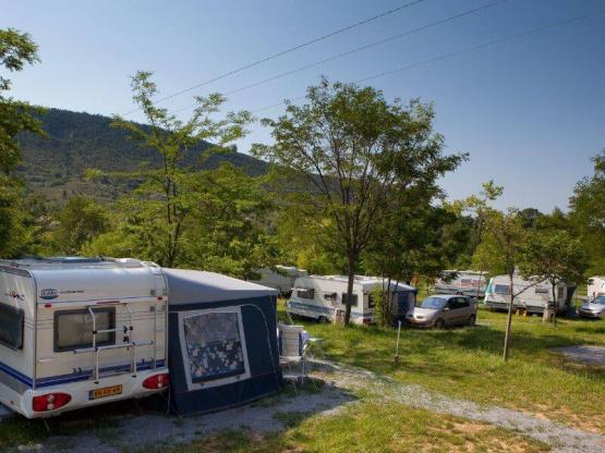Standplaats Confort Large voor Tent/Van/Caravan/Camper (met elektriciteit)