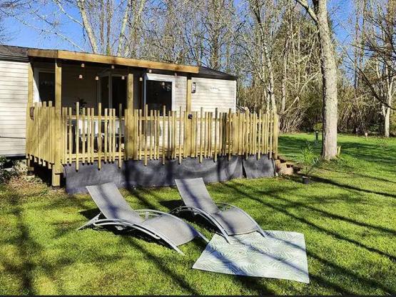 Stacaravan Le Chêne aan een rivier, (2 slaapkamers) - Gerenoveerd in 2024
