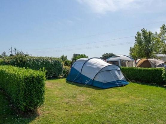 Standplaats Telt zonder elektriciteit + voertuig