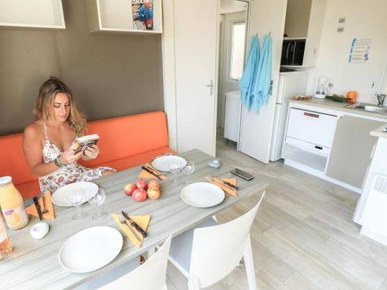 Stacaravan Azur Sérénité 24 m² - Jacuzzi - 3 stukken - 2 kamers - Airconditioning
