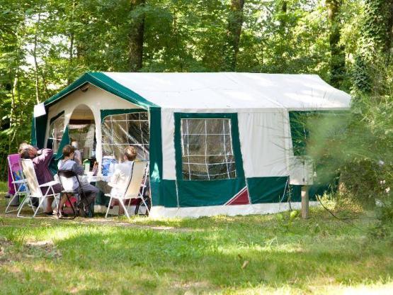 Forfait CONFORT elektriciteit 10 Amp : kampeerplaats 2p + voertuig + tent / caravan