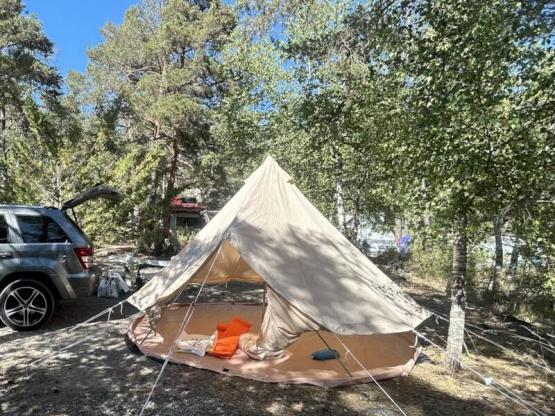 Kampeerplaats 1 tent of 1 caravan + 1 voertuig