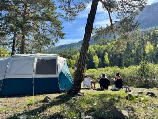 Kampeerplaats 1 tent of 1 caravan + 1 voertuig