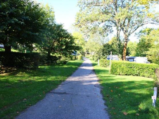 Pakket Staanplaats Comfort met elektriciteit 10A (voor tenten, caravans en campers)